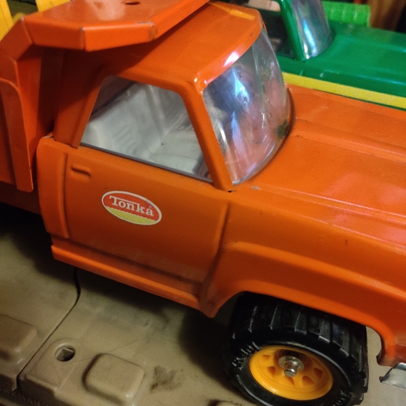 Various Collectable steel vehicles. - Picture 8 of 16
